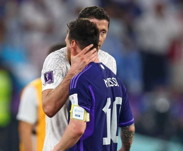 爱游戏-关于莱万多夫斯基在澳大利亚队比赛中问鼎冠军，高光表现引发热议！的信息